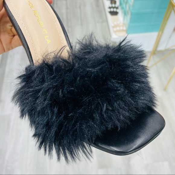 Black fur high heel - Picture 3 of 4